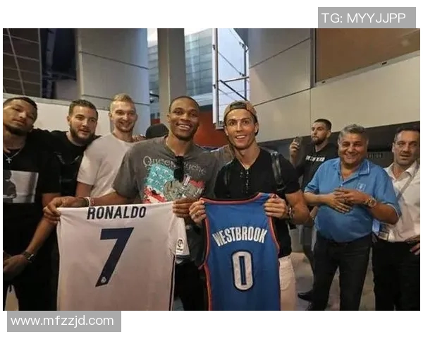 足球明星齐聚一堂精彩瞬间合照展现无与伦比的团队精神与友谊