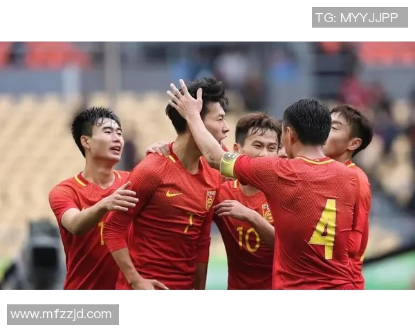 国足在激烈比赛中逆转战胜大宝球队展现出强大实力与团队精神